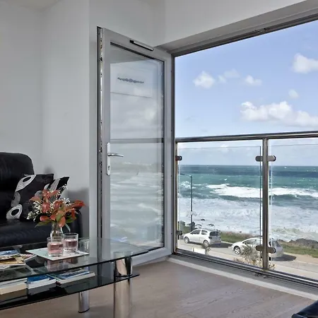 Apartment 5 Fistral Beach, Newquay *