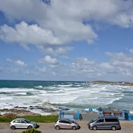 5 Fistral Beach, Newquay Apartment *